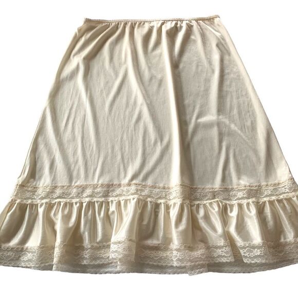 Vintage Ruffle Hem Slip Skirt - Picture 5 of 6